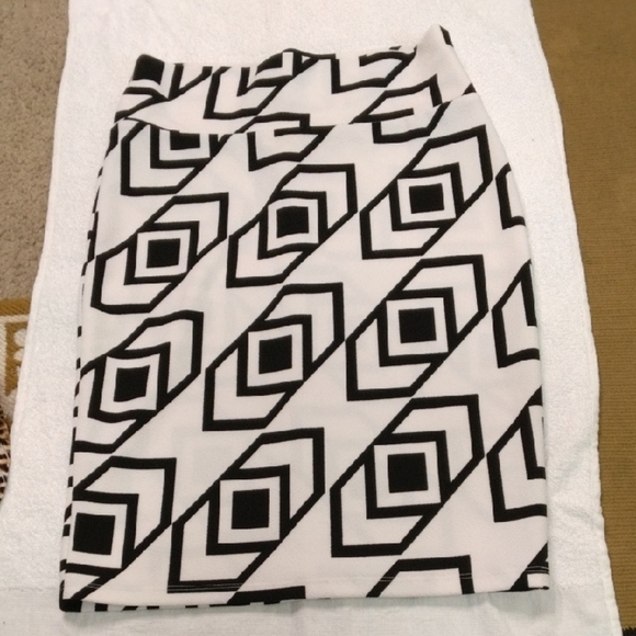 LuLaRoe Dresses & Skirts - Geometric Black and White Skirt